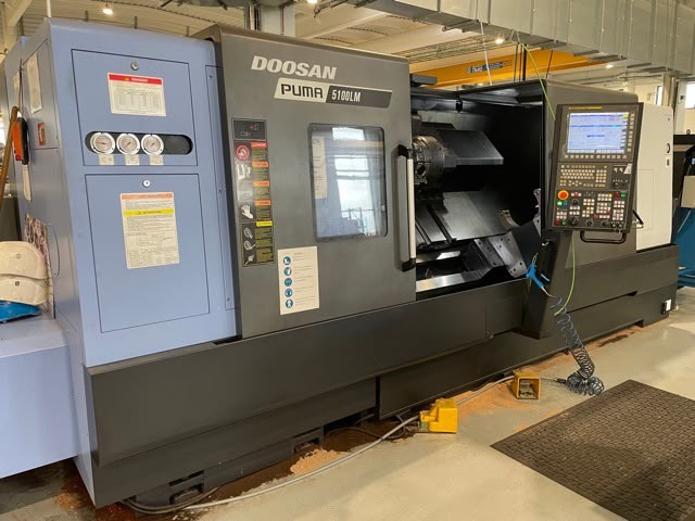 Tour CNC Doosan Puma 5100 LM — Outils tournants